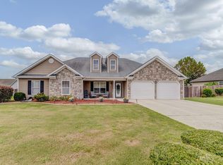 210 Honeyberry Ln, Rossville, GA 30741