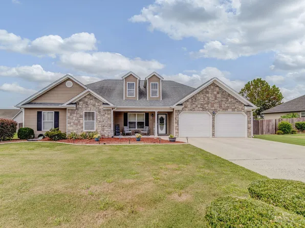 210 Honeyberry Ln, Rossville, GA 30741