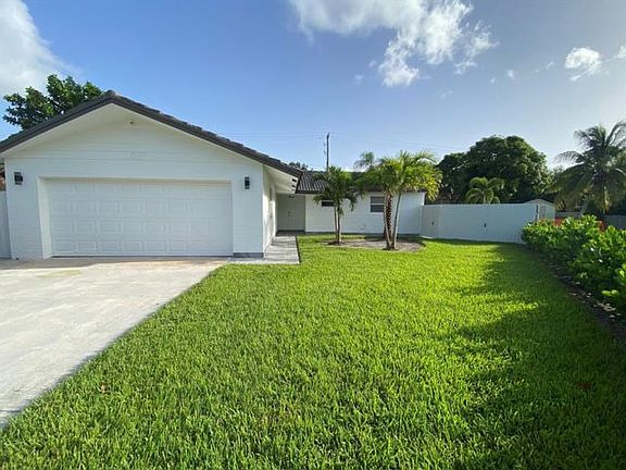 3rd image of 1831 S Lake Ct