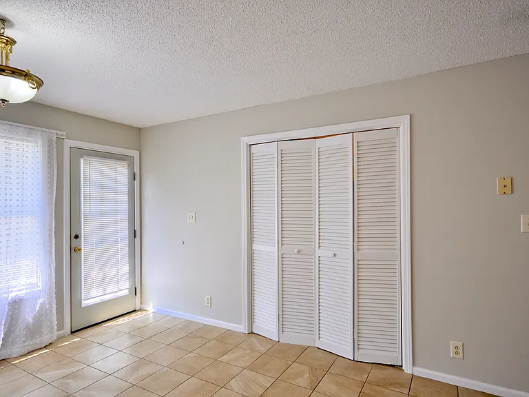 317 Pioneer Dr — Photo 8