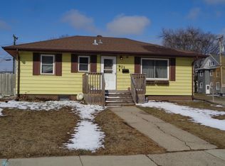 901 20th St S, Fargo, ND 58103
