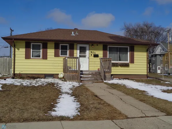 901 20th St S, Fargo, ND 58103
