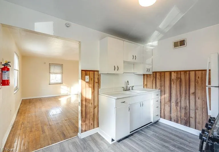 275 E 200th St #2 — Photo 4