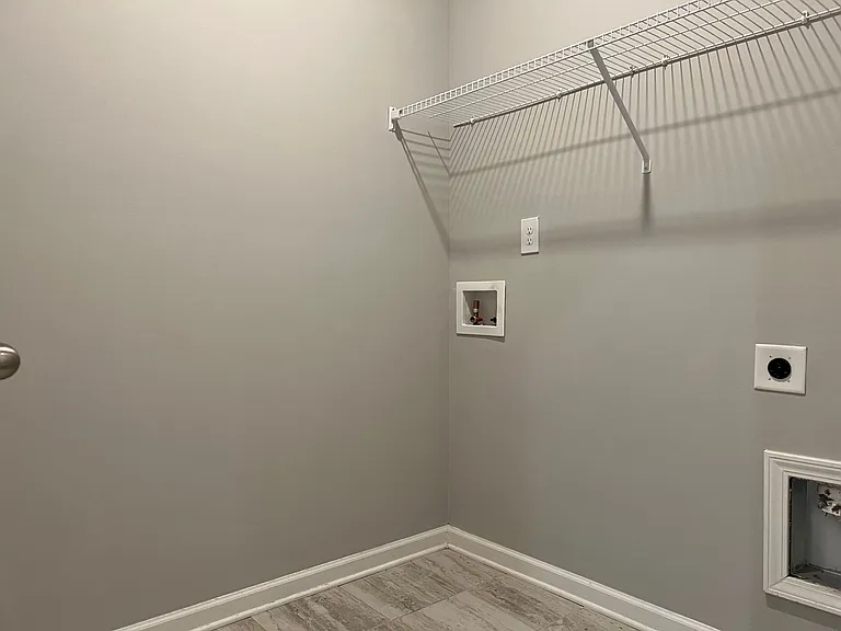 401 Tivoli Way — Photo 8