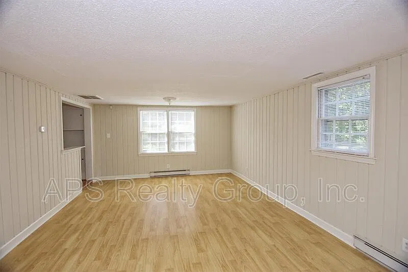 2 bed, 1.0 bath, 1200 sqft, $1,450 — Photo 3