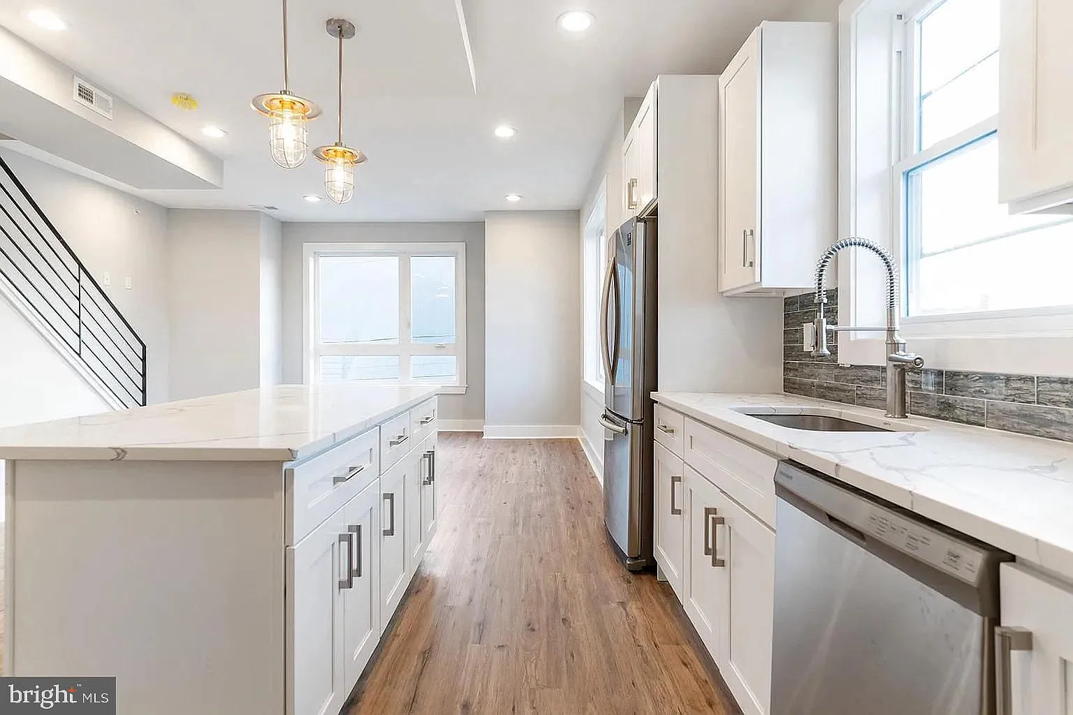 2 bed, 1.0 bath, $1,675 — Photo 2