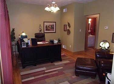 4th image of 1052 Valleyview Dr