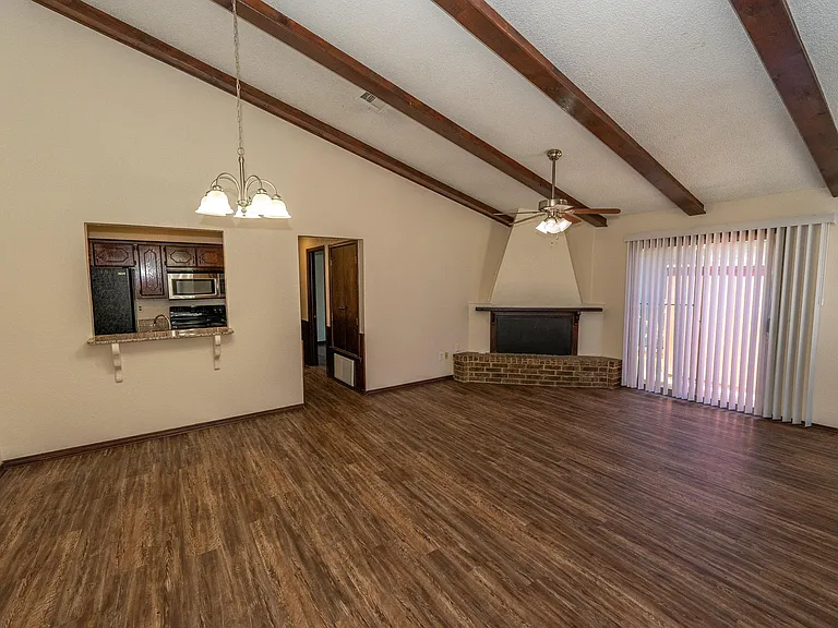 2260 Houston Ave — Photo 1