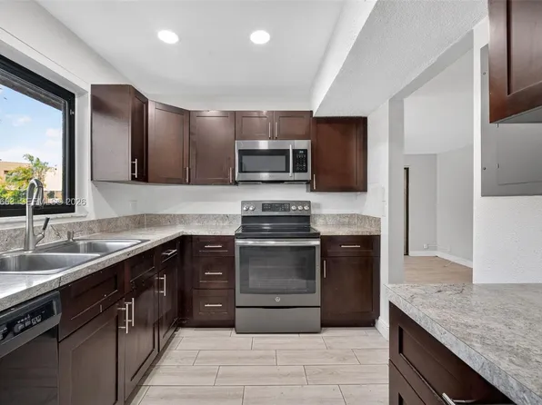 1451 NW 92nd Ave #191, Hollywood, FL 33024