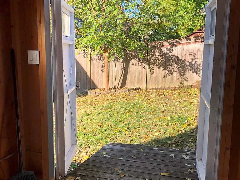 114 E Maple St — Photo 16