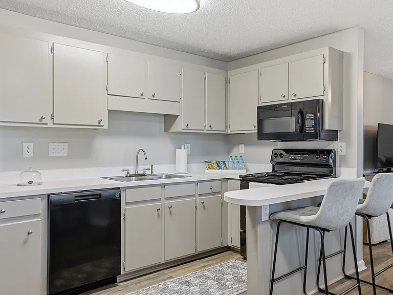 Westpointe Apartments — Photo 13