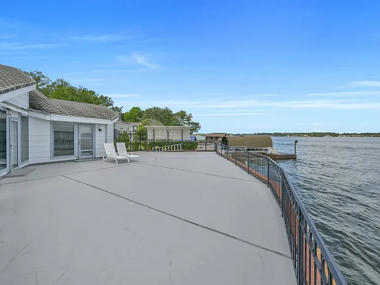 35 Lakeview Vlg — Photo 33