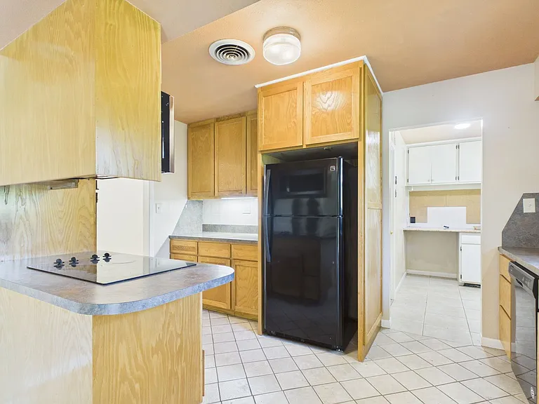 1206 Crenwelge Dr — Photo 5