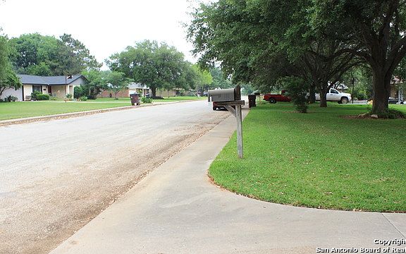 5th image of 102 Chaparral Cir