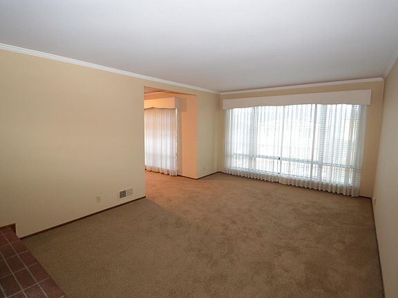 3rd image of 150 Camelia Dr