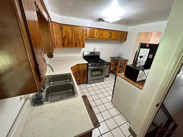 1617 Basil St — Photo 8