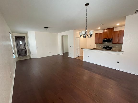 4th image of 900 Solitude Dr