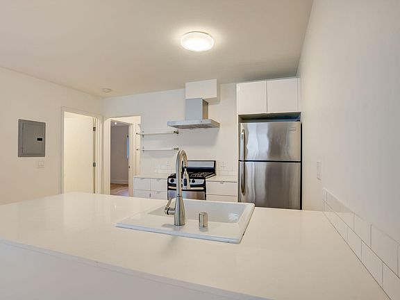 4th image of 306 N Bonnie Brae St APT 4