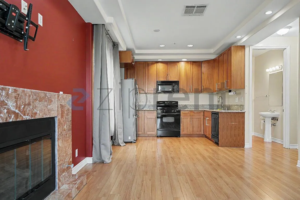 3 bed, 2.5 bath, 1370 sqft, $2,962 — Photo 4