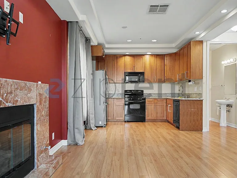 12042 Hart St #5 — Photo 6