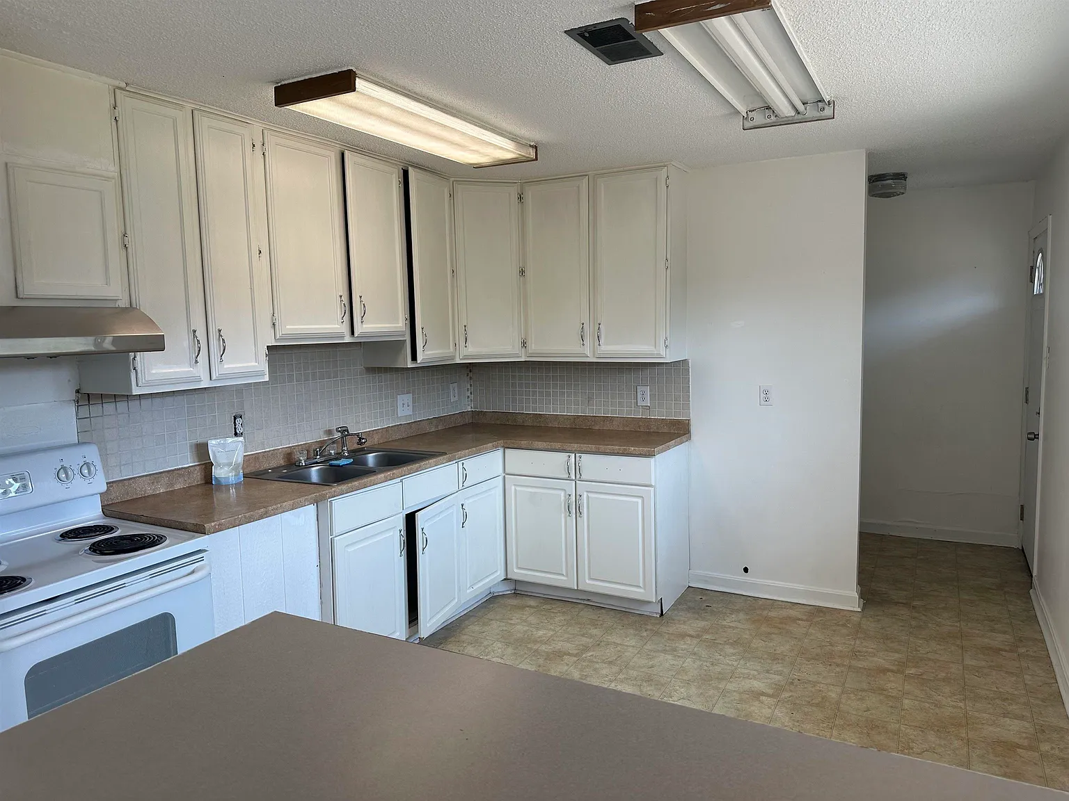 3 bed, 2.0 bath, 1483 sqft, $1,380 — Photo 3