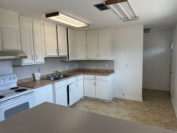 3rd image of 7078 Prather St