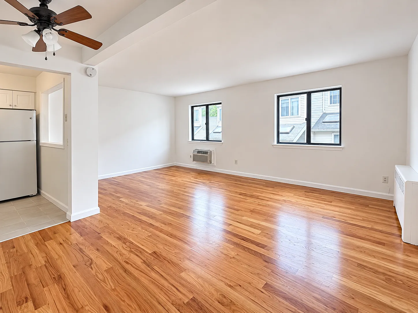 2 bed, 1.5 bath, $2,400 — Photo 3