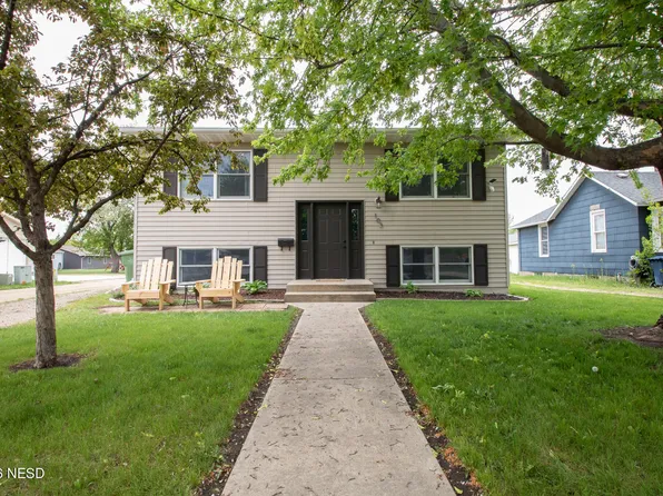 103 8th St NW, Watertown, SD 57201