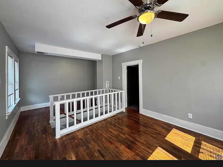 329 NW Waite St — Photo 8