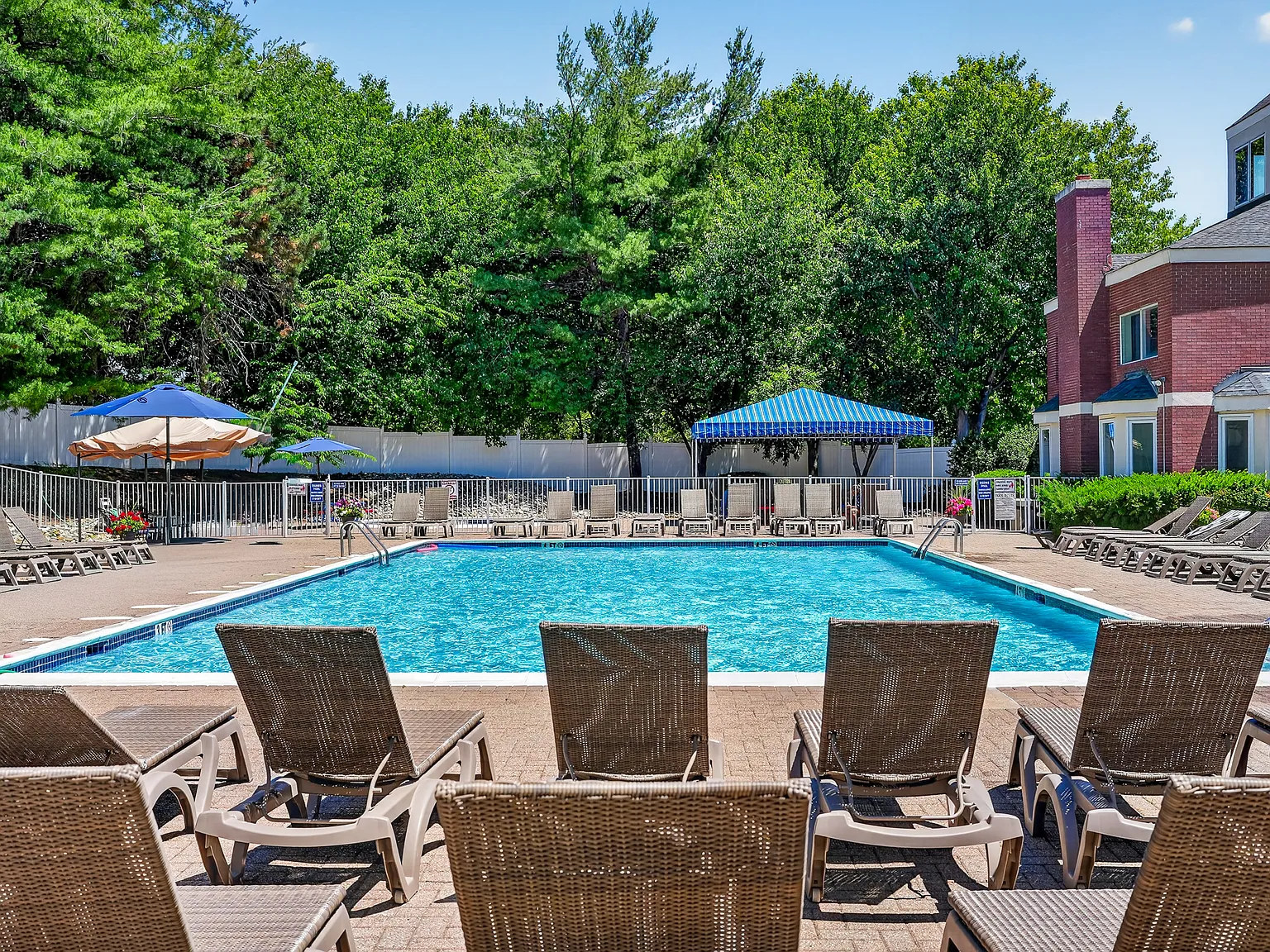 2 bed, $2,600 — Photo 2