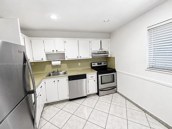 3rd image of 410 SE 2nd St APT 415
