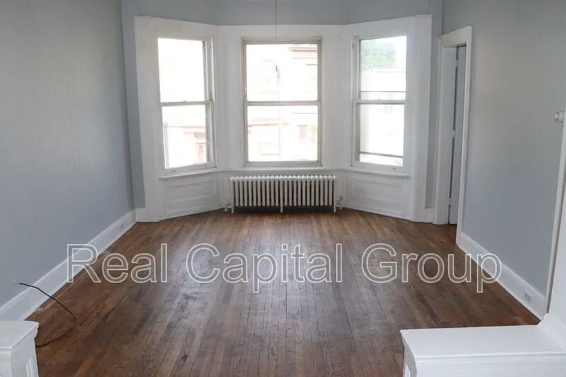 2 bed, 1.0 bath, $1,175 — Photo 2