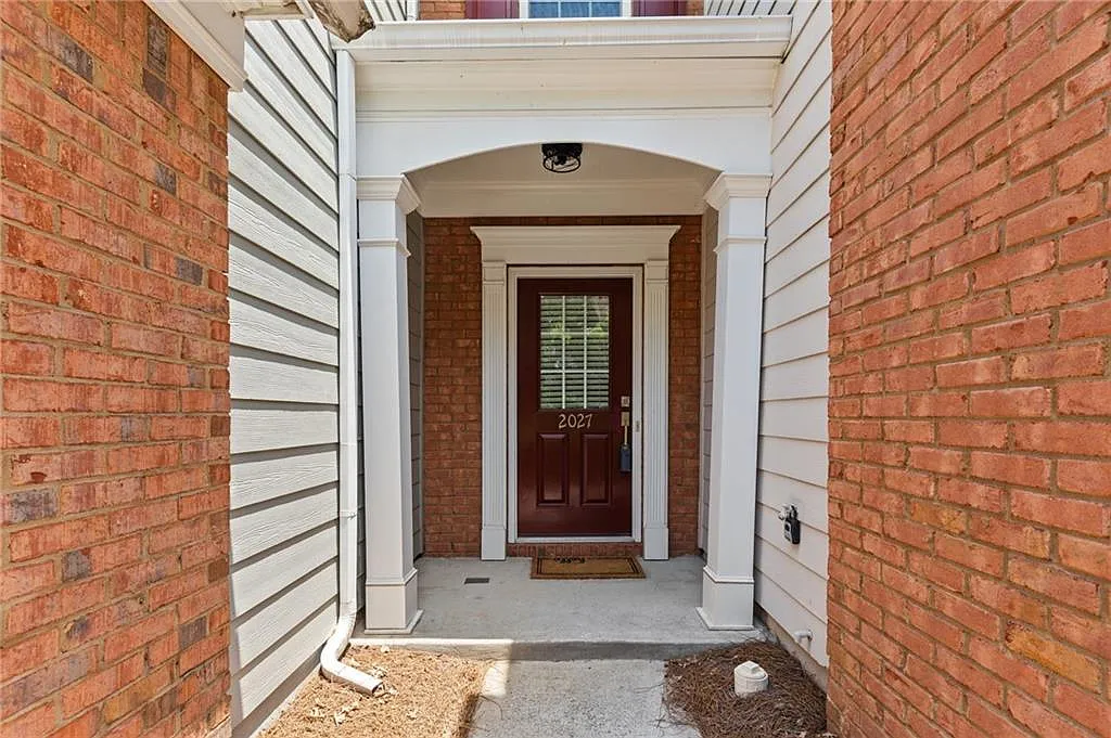 3 bed, 2.5 bath, 1796 sqft, $2,400 — Photo 2