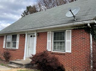 501 Oak Grove Dr, Lancaster, PA 17601