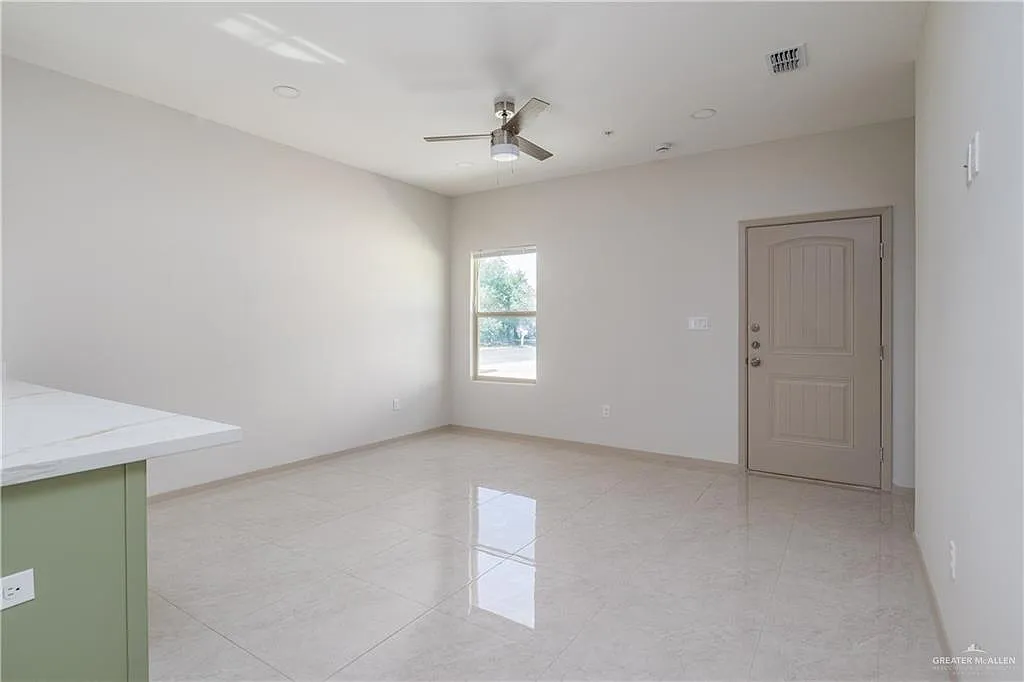 3 bed, 2.5 bath, 1064 sqft, $1,350 — Photo 3