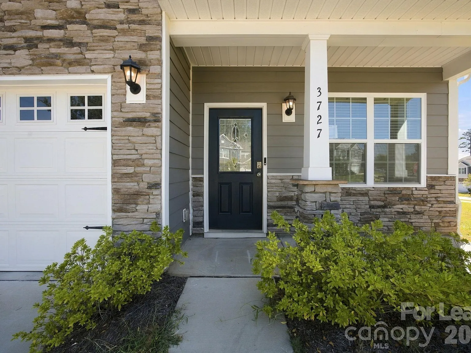 4 bed, 2.5 bath, 1995 sqft, $2,350 — Photo 2