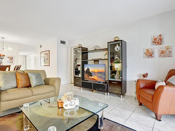2nd image of 3581 Inverrary Drive #403
