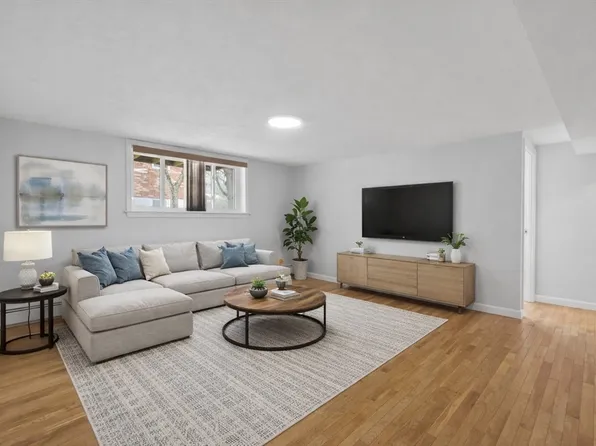 20 Westgate Rd APT 2, Chestnut Hill, MA 02467