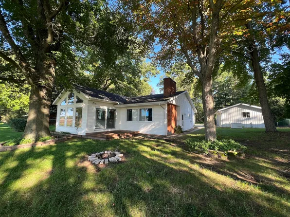 225 E Lakeshore Dr, Hope, MI 48628
