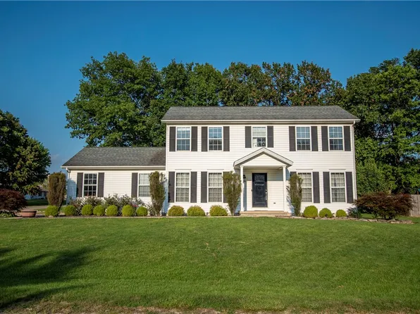 9735 E Bloomfield Hills Dr, Effingham, IL 62401