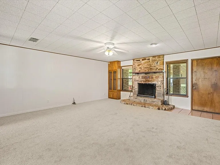 130 Elm St — Photo 3