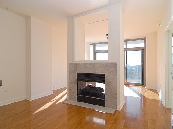 4th image of 1600 S Prairie Ave Unit 1408