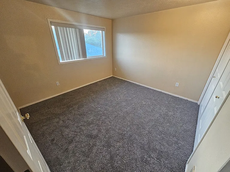320 SE Hankel St #2 — Photo 7