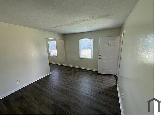 2 bed, 855 sqft, $1,050 — Photo 2