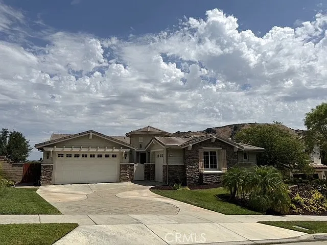 4 bed, 2.5 bath, 3346 sqft, $5,500 — Photo 1