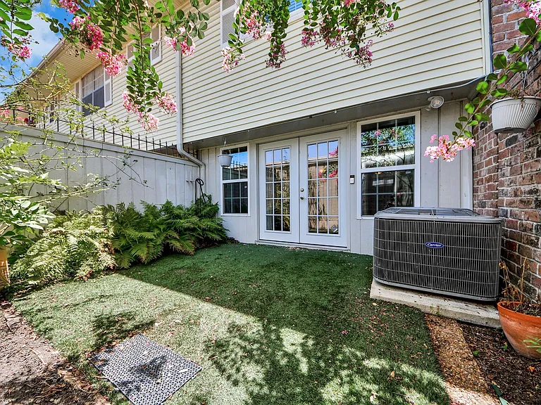 6334 Chevy Chase Dr #17 — Photo 24