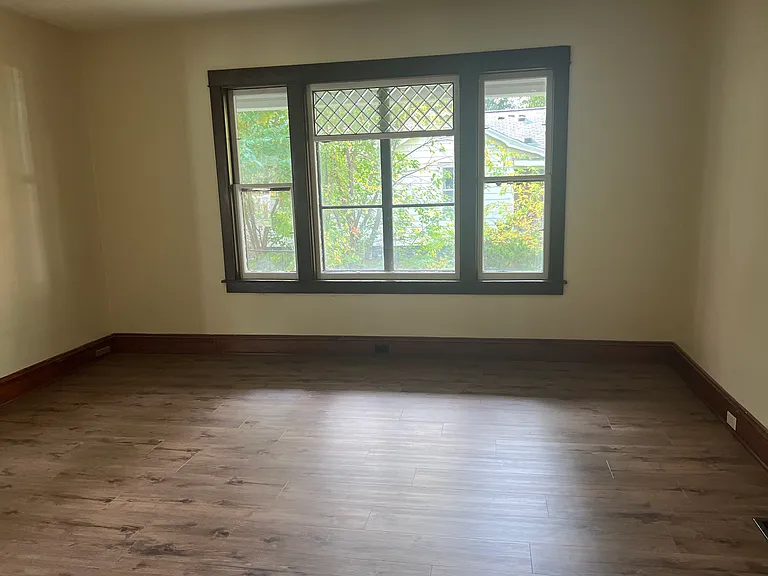 1221 Summit St — Photo 29