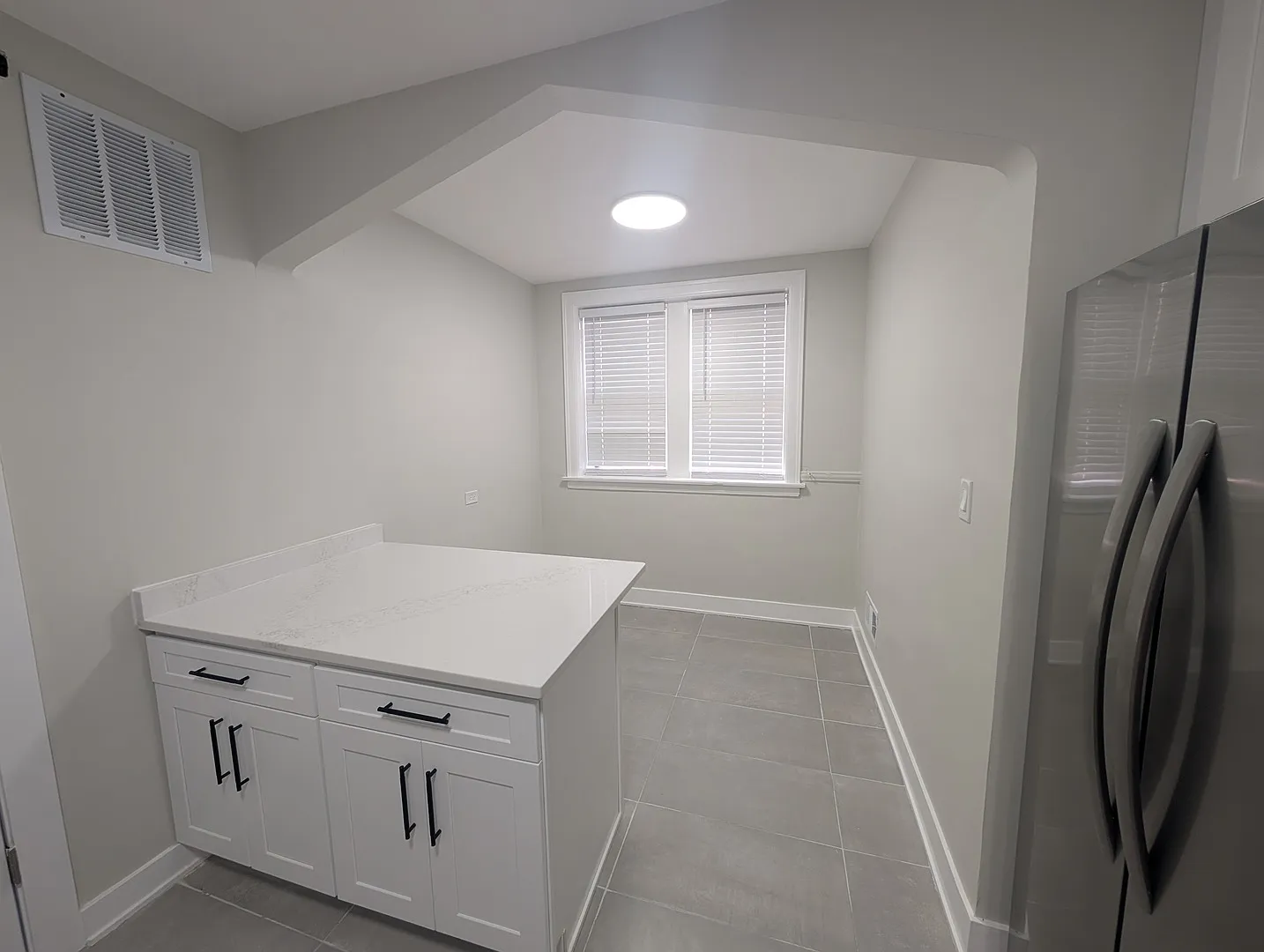 3 bed, 1400 sqft, $2,391 — Photo 3
