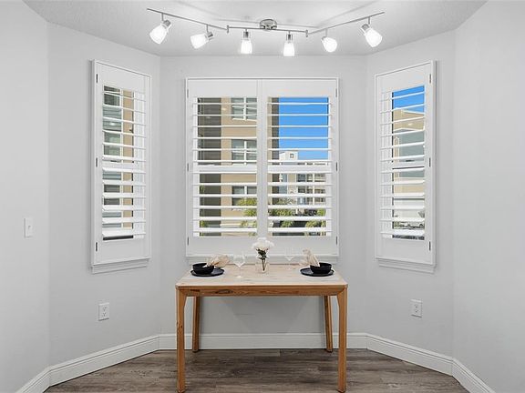 5th image of 960 Starkey Rd #8106