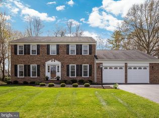 1428 Rosewood Hill Dr, Vienna, VA 22182